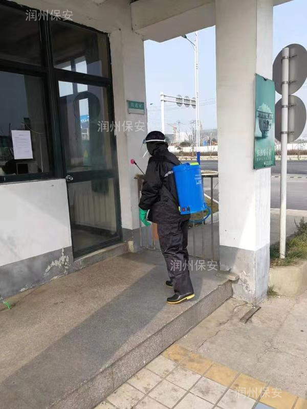 “润州保安”助力医院 抗击疫情保驾护航