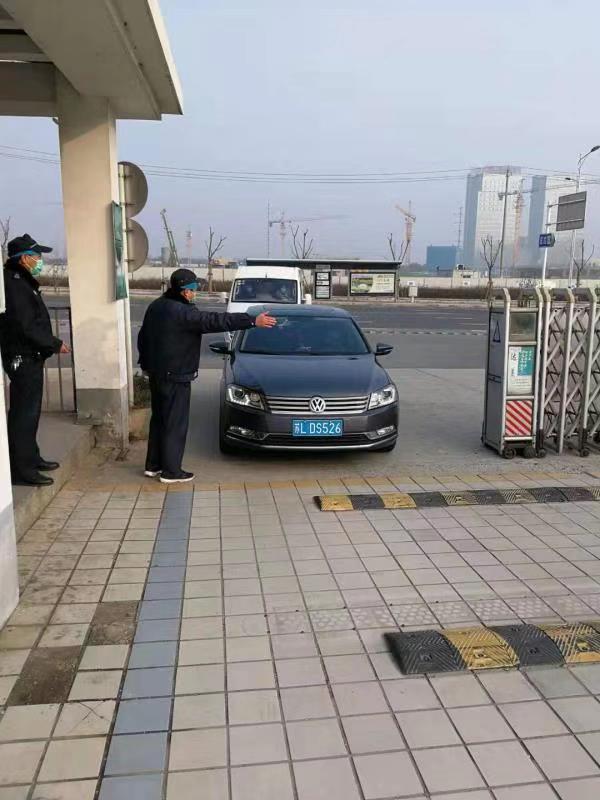 “润州保安”助力医院 抗击疫情保驾护航