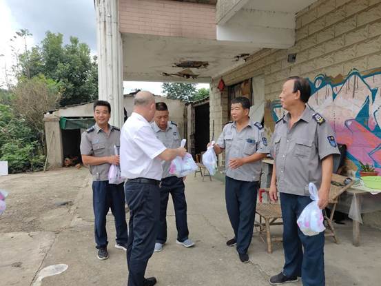 润州保安公司&润馨物业工会开展“夏日送清凉