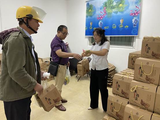 心怀感恩，温暖中秋