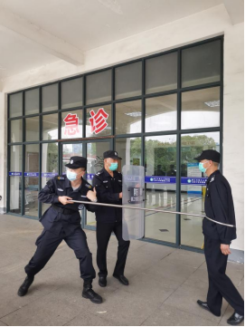 练本领 筑防线—润州保安公司组织镇江市第三人民医院保安队进行反恐防暴技能培训