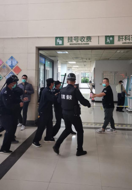 练本领 筑防线—润州保安公司组织镇江市第三人民医院保安队进行反恐防暴技能培训