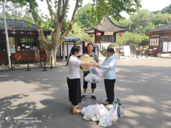 夏日送清凉｜润州保安&润馨物业工会看望慰问一线员工