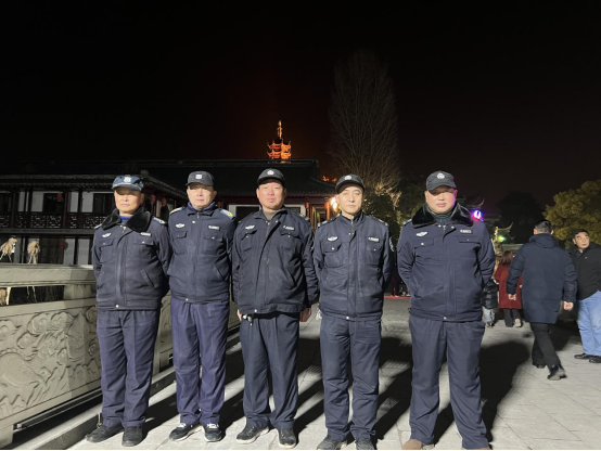 佛音阵阵辞旧岁，撞钟起航迎新年