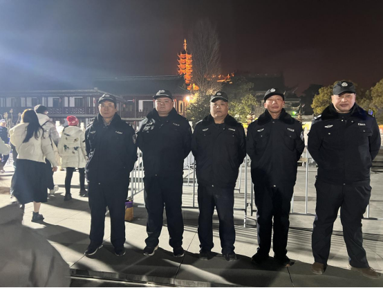 佛音阵阵辞旧岁，撞钟起航迎新年